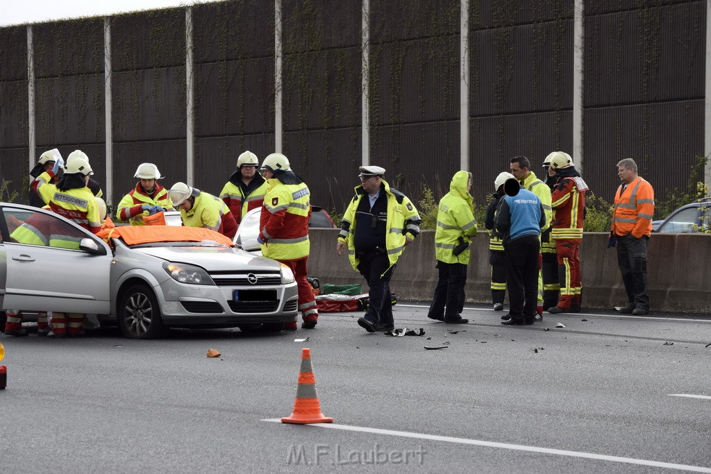 VU Auffahrunfall A 3 Rich Oberhausen kurz vor AS Koeln Dellbrueck P015.JPG - Miklos Laubert